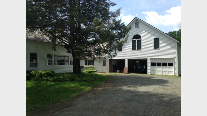 Sunny Studio Apartment Apartment and garage
