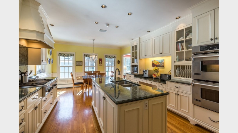 Kitchen and Nook Kitchen and Breakfast Nook