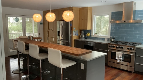  Kitchen and Bar