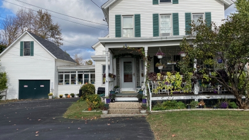 Lebanon NH 1 bedroom apartment, 1st floor, nice porch, 