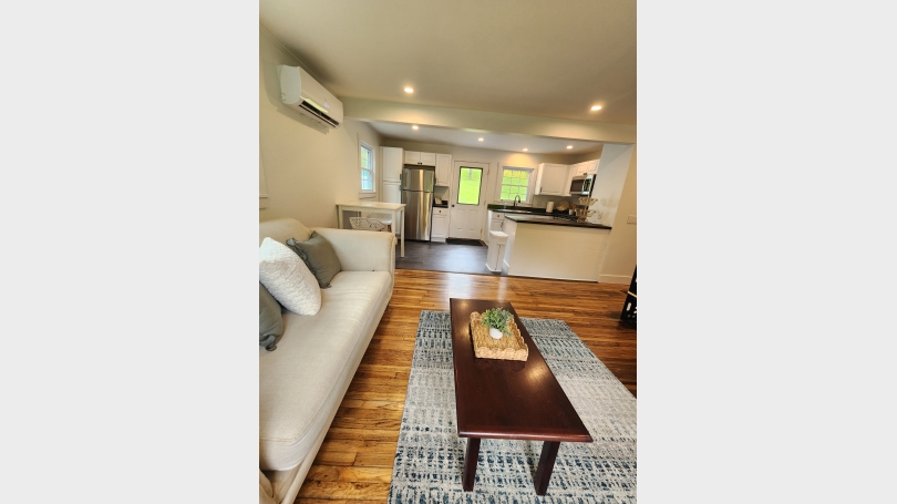 living room, looking into the kitchen