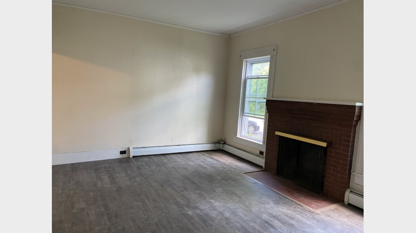 16 Green 1 living room