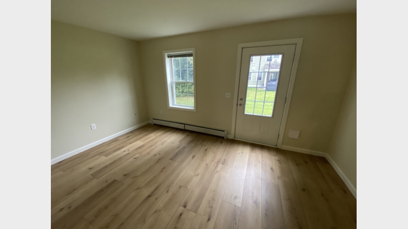20 Drake Living room