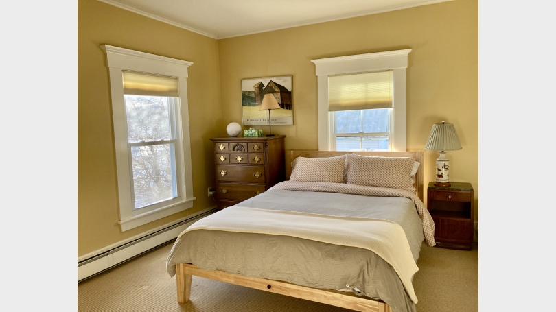 2nd floor queen bedroom 2