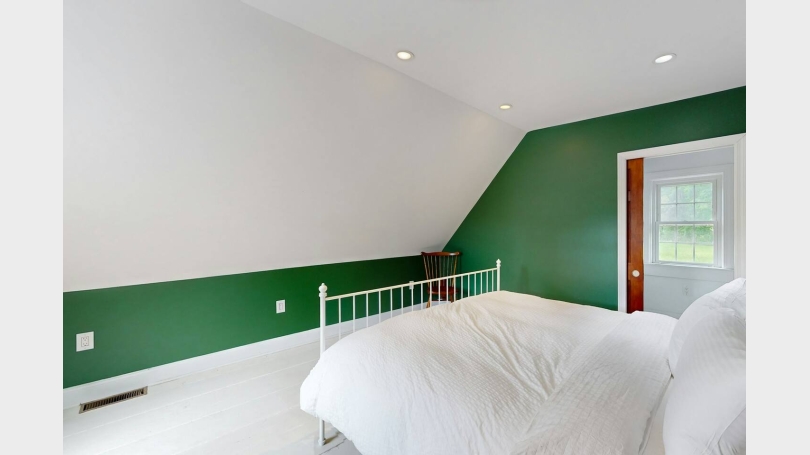 Upstairs bedroom, green