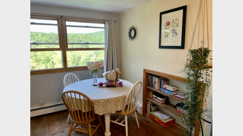 Cottage in Hartland dining room