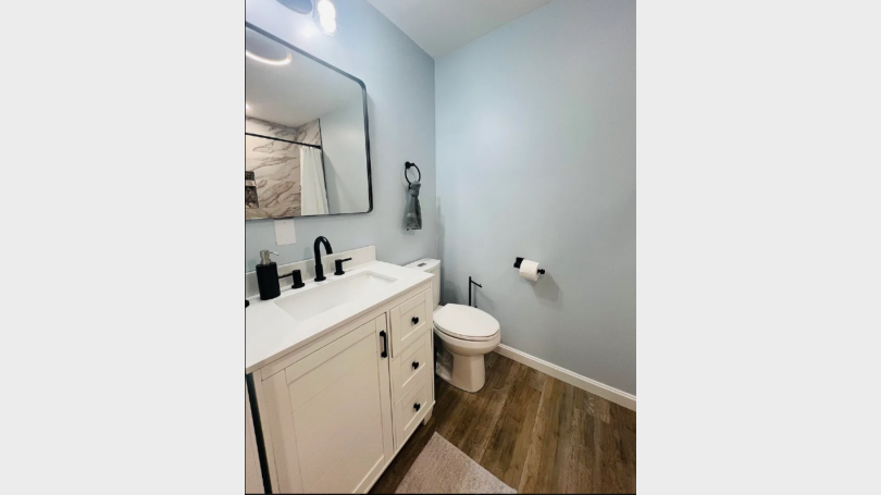 2nd Floor full bathroom