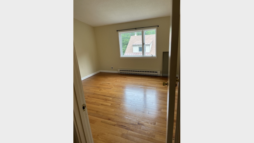 2nd bedroom (12.5x11')