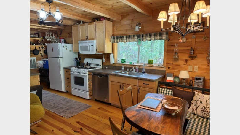 Eat-in Kitchen