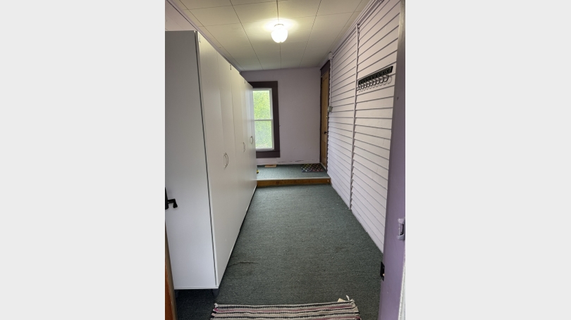 Breezeway/mudroom with tenant storage closet