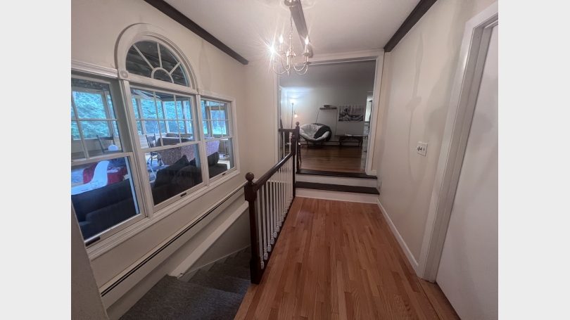 Hallway to bedrooms 