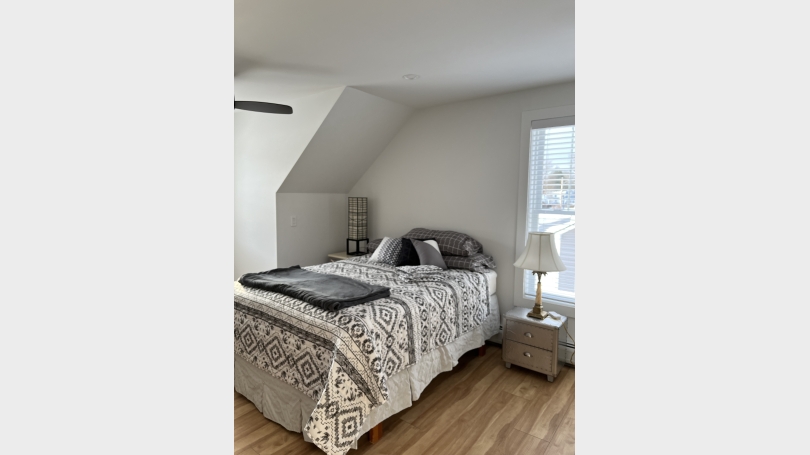 Upstairs bedroom for rent